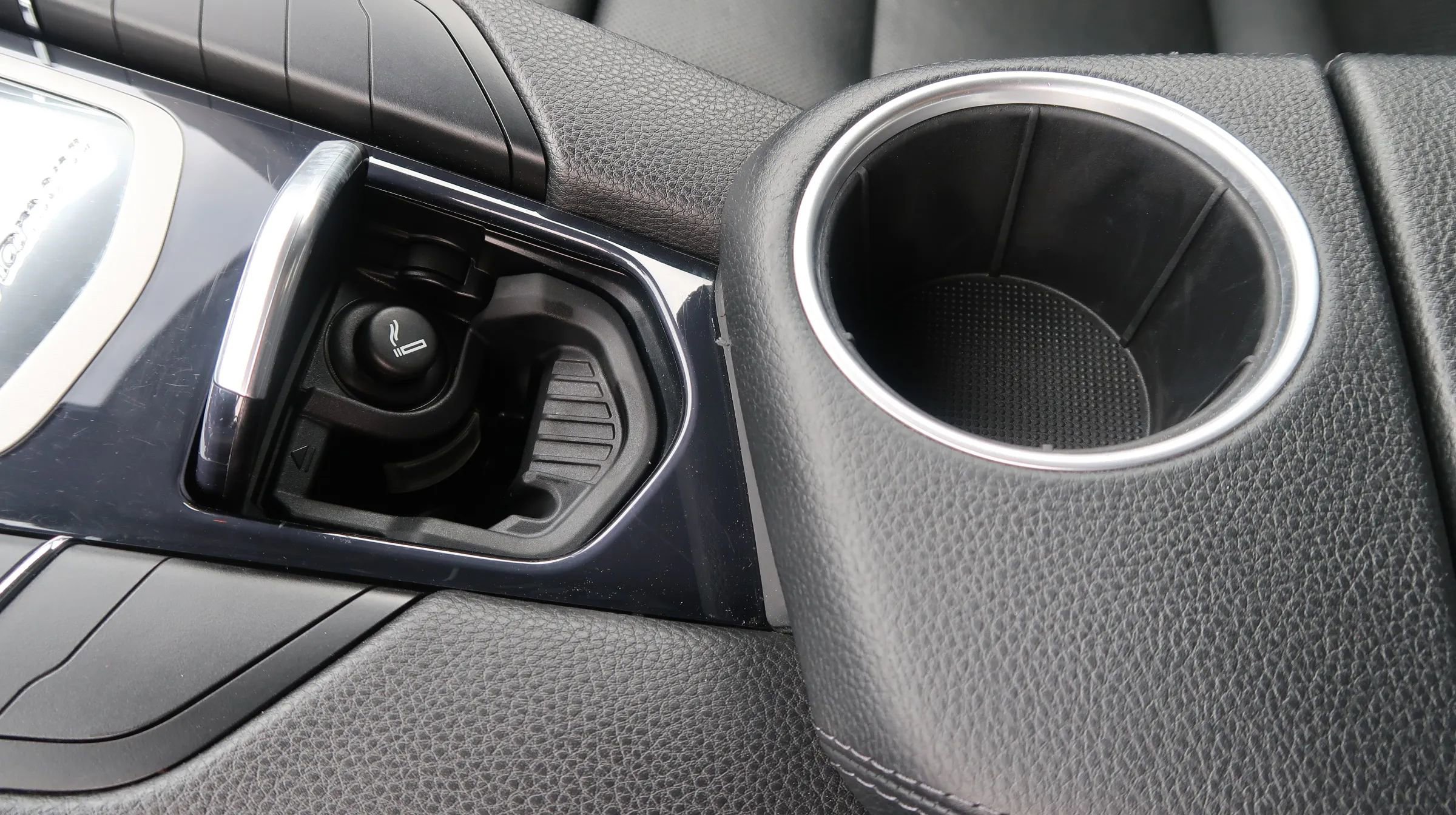 Used 2015 Porsche Panamera S image 32