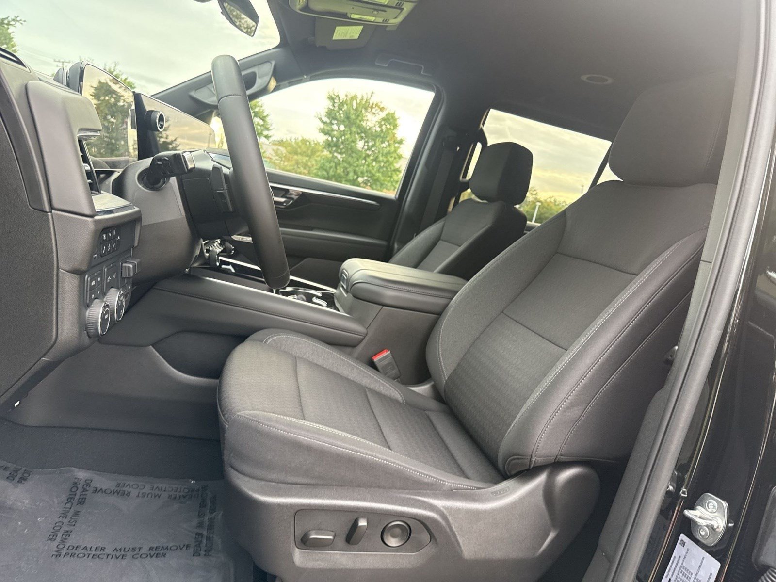 Used 2025 Chevrolet Tahoe LS AWD/4WD image 12