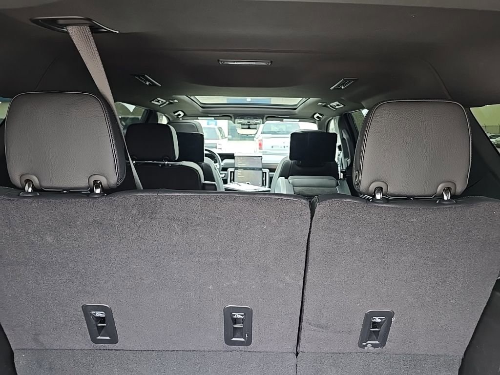 Used 2025 GMC Yukon XL Denali w/ Denali Reserve Package image 8
