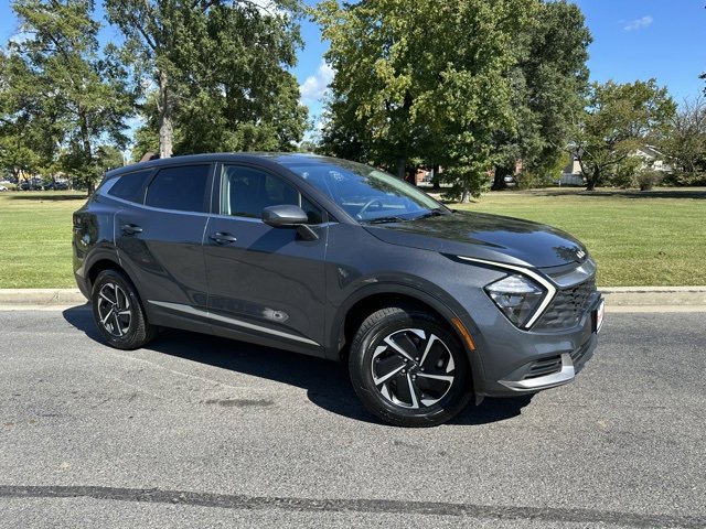 Used 2023 Kia Sportage LX image 2