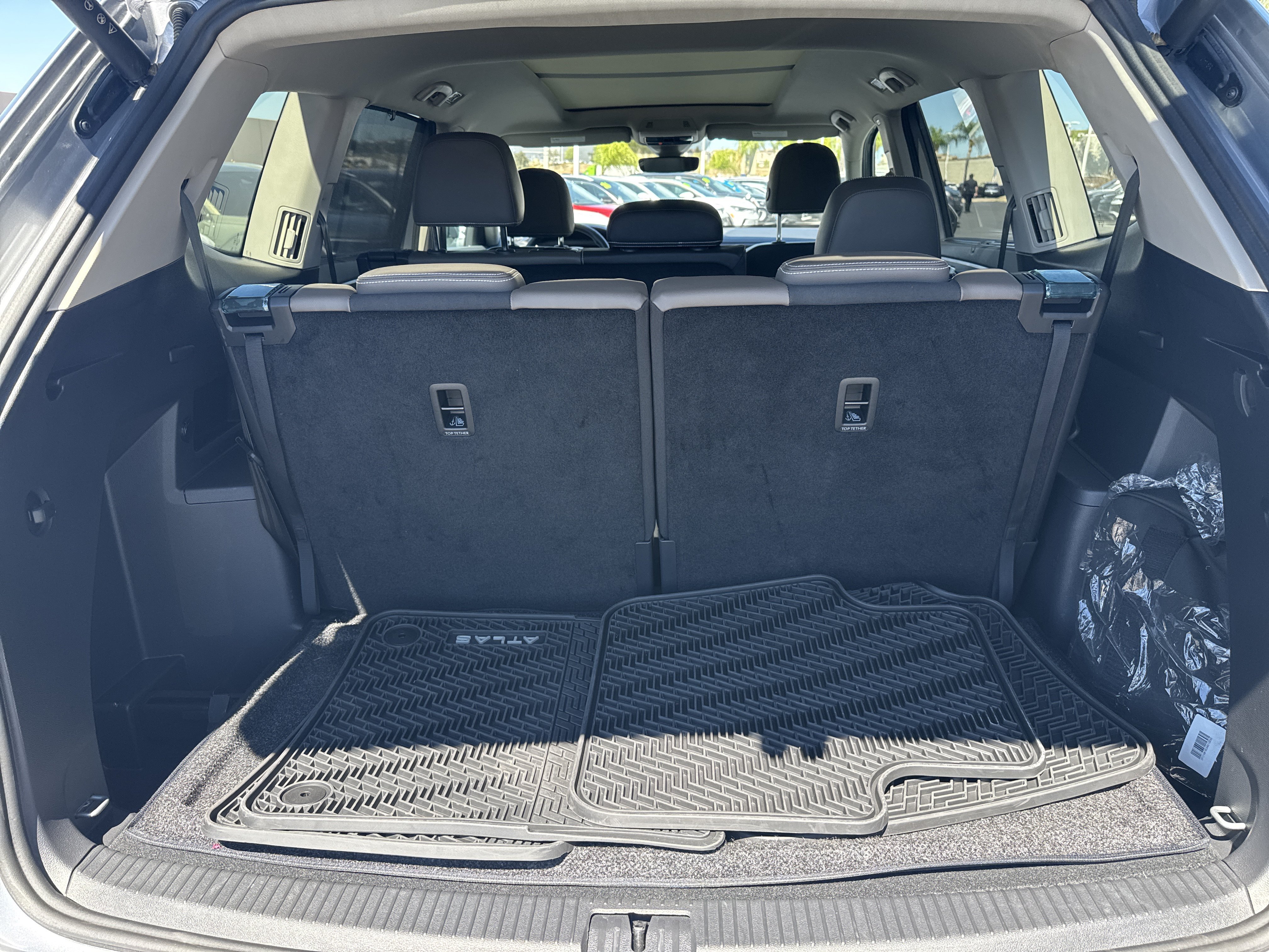 Used 2025 Volkswagen Atlas SEL AWD/4WD image 33