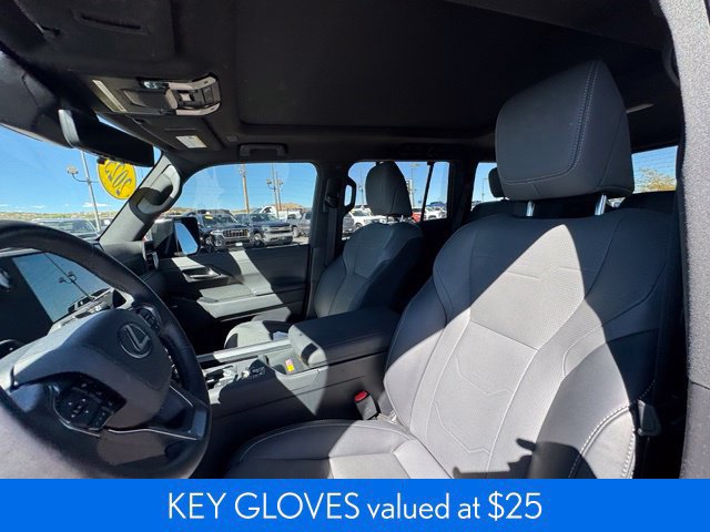 Used 2025 Lexus GX 550 w/ Accessory Package (2T) AWD/4WD image 17