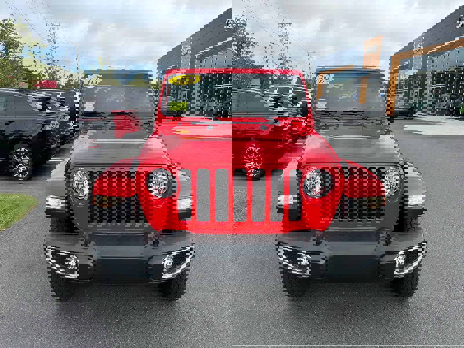 Used 2021 Jeep Gladiator Sport image 2