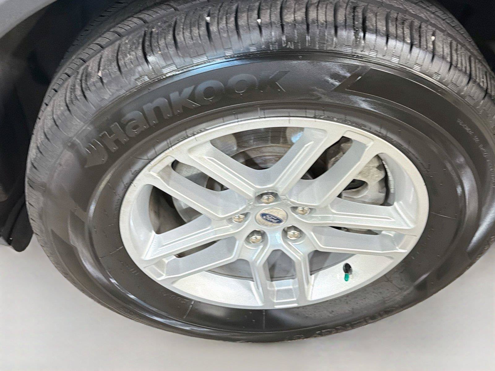 Used 2025 Ford Explorer Active AWD/4WD image 29
