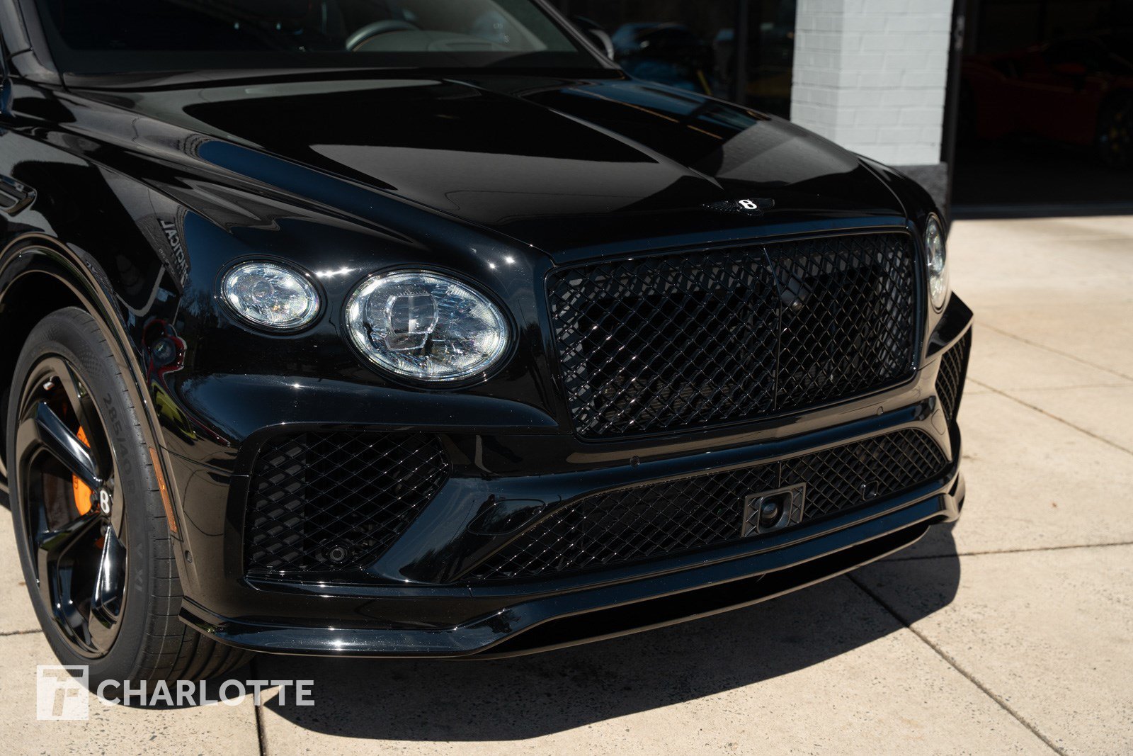 Used 2025 Bentley Bentayga AWD/4WD image 3
