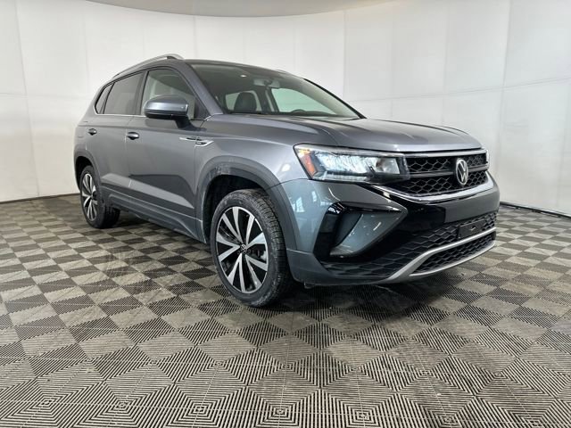 Used 2022 Volkswagen Taos SE image 2