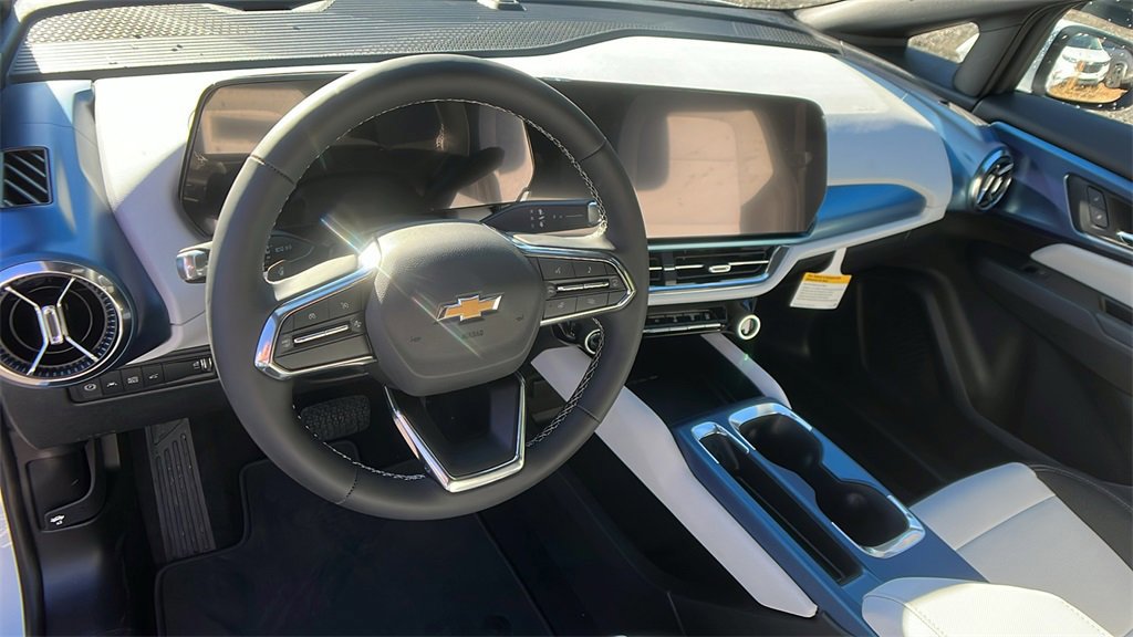 New 2026 Chevrolet Equinox EV LT image 18