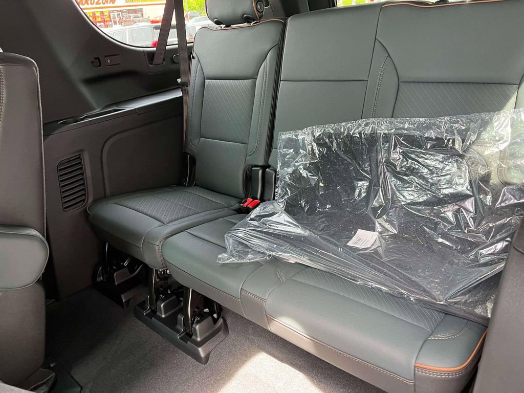 New 2026 GMC Yukon XL AT4 w/ AT4 Premium Plus Package AWD/4WD image 18