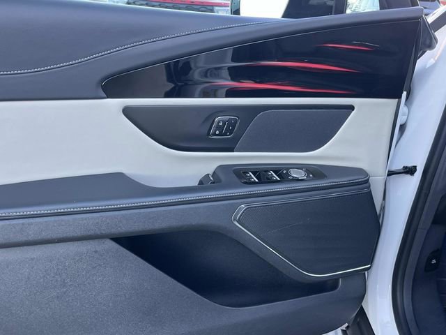 Used 2024 Lincoln Nautilus Reserve image 32