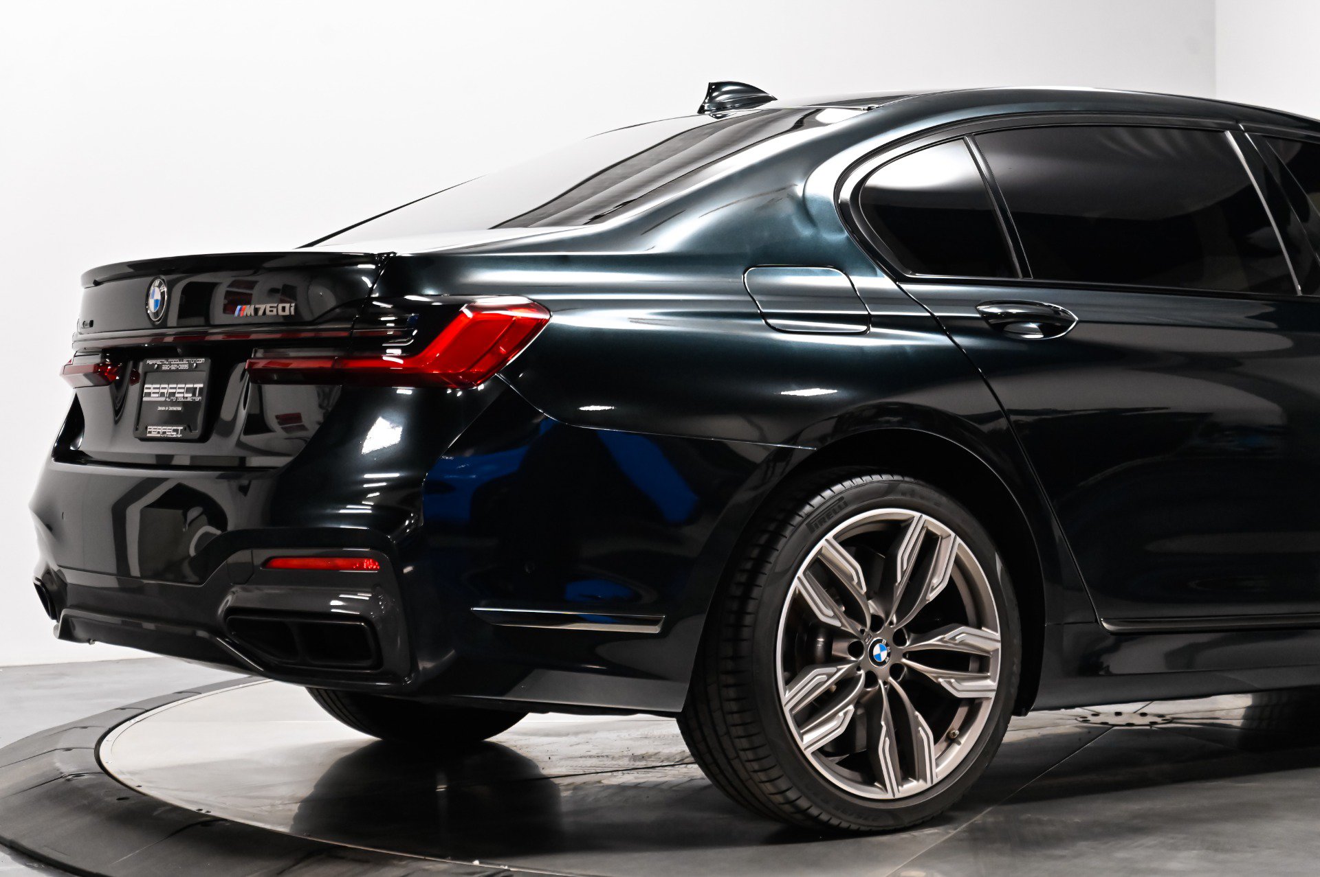 Used 2022 BMW M760i xDrive AWD/4WD image 16