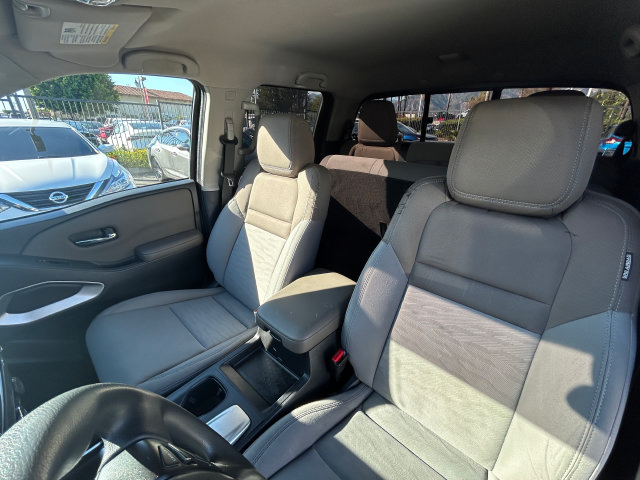 Used 2022 Nissan Frontier SV RWD image 18