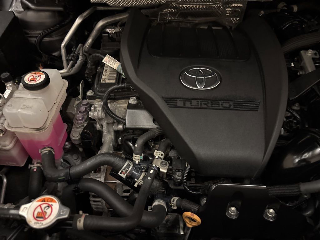 Used 2023 Toyota Highlander LE AWD/4WD image 23