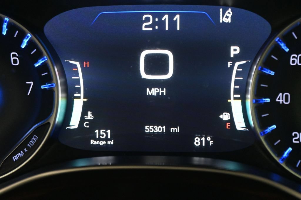 Used 2024 Chrysler Pacifica Limited w/ Uconnect Theater Family Group FWD image 17