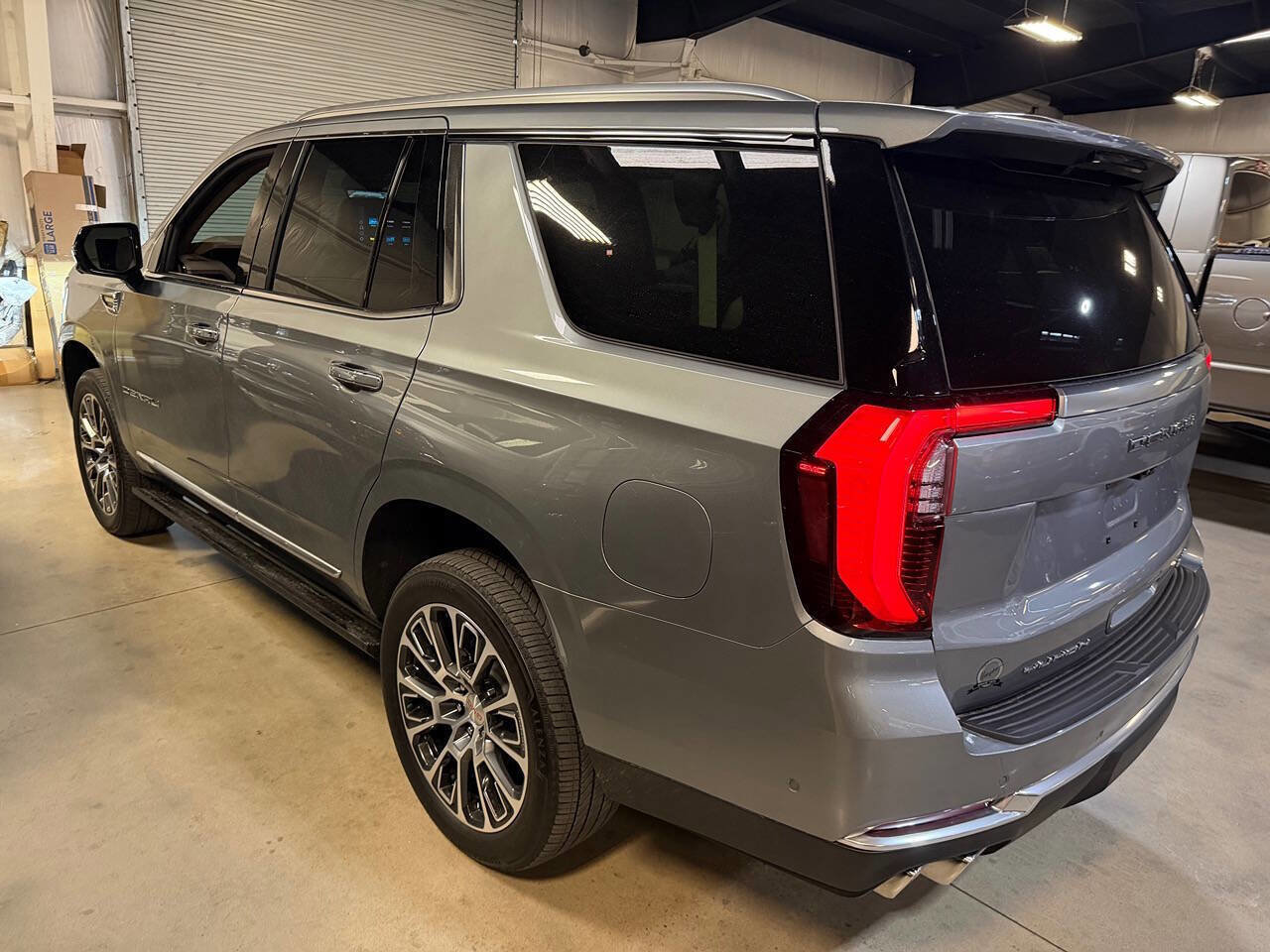 Used 2025 GMC Yukon Denali w/ Denali Reserve Package AWD/4WD image 2