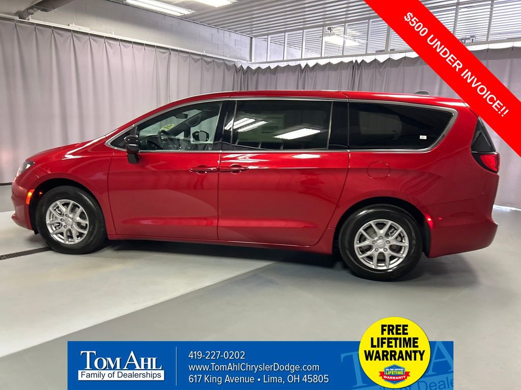 New 2026 Chrysler Voyager LX image 4