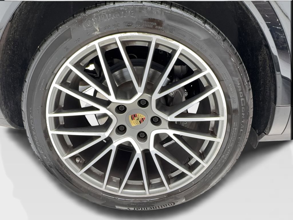 Used 2023 Porsche Cayenne Platinum Edition image 40