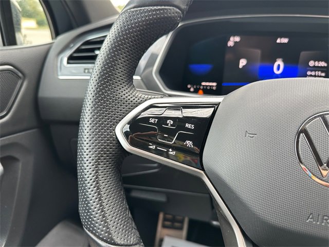 Used 2022 Volkswagen Tiguan SE R-Line image 23