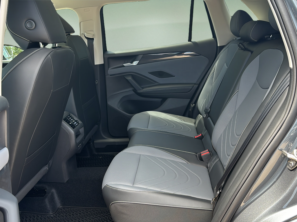 New 2026 Volkswagen Tiguan SE AWD/4WD image 15