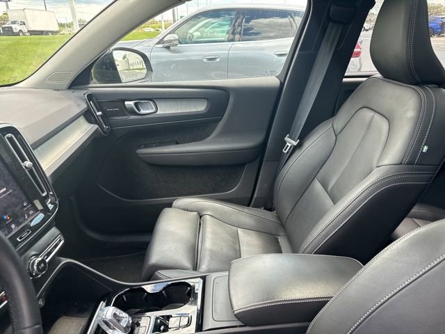 Used 2024 Volvo XC40 B5 Plus w/ Protection Package Premier AWD/4WD image 13