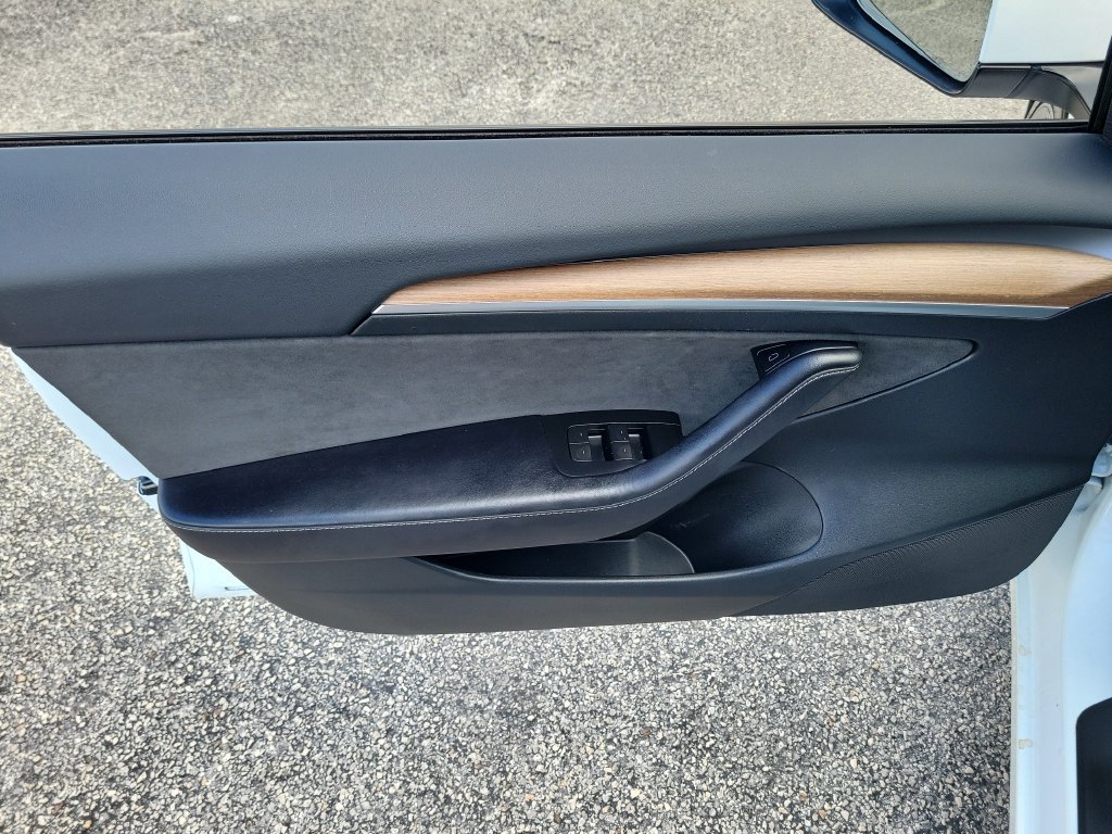 Used 2023 Tesla Model 3 Standard Range RWD image 12