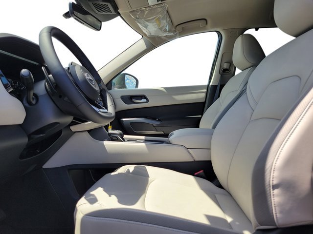 New 2025 Nissan Pathfinder SL image 10