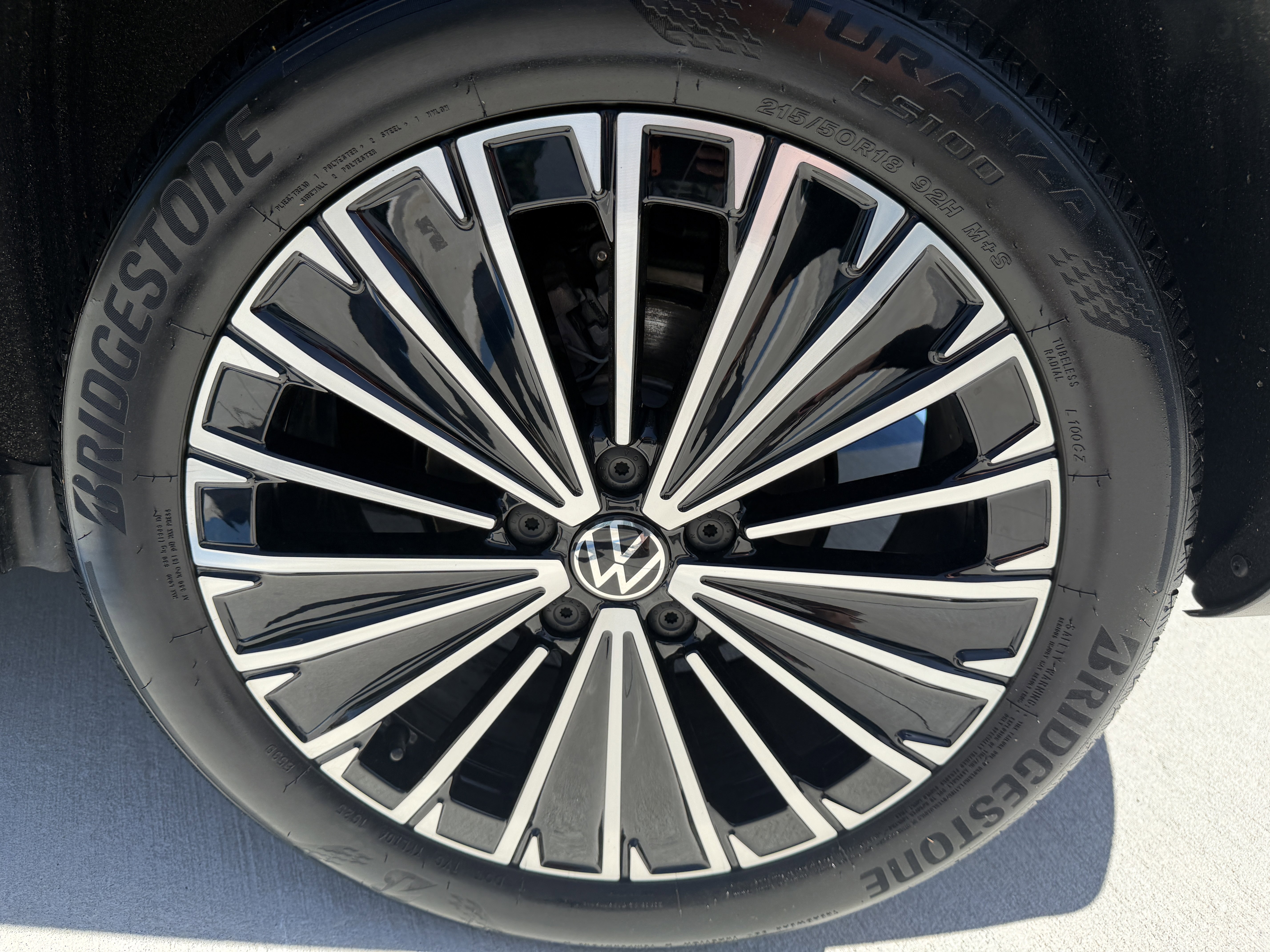 Used 2025 Volkswagen Taos SE FWD image 33