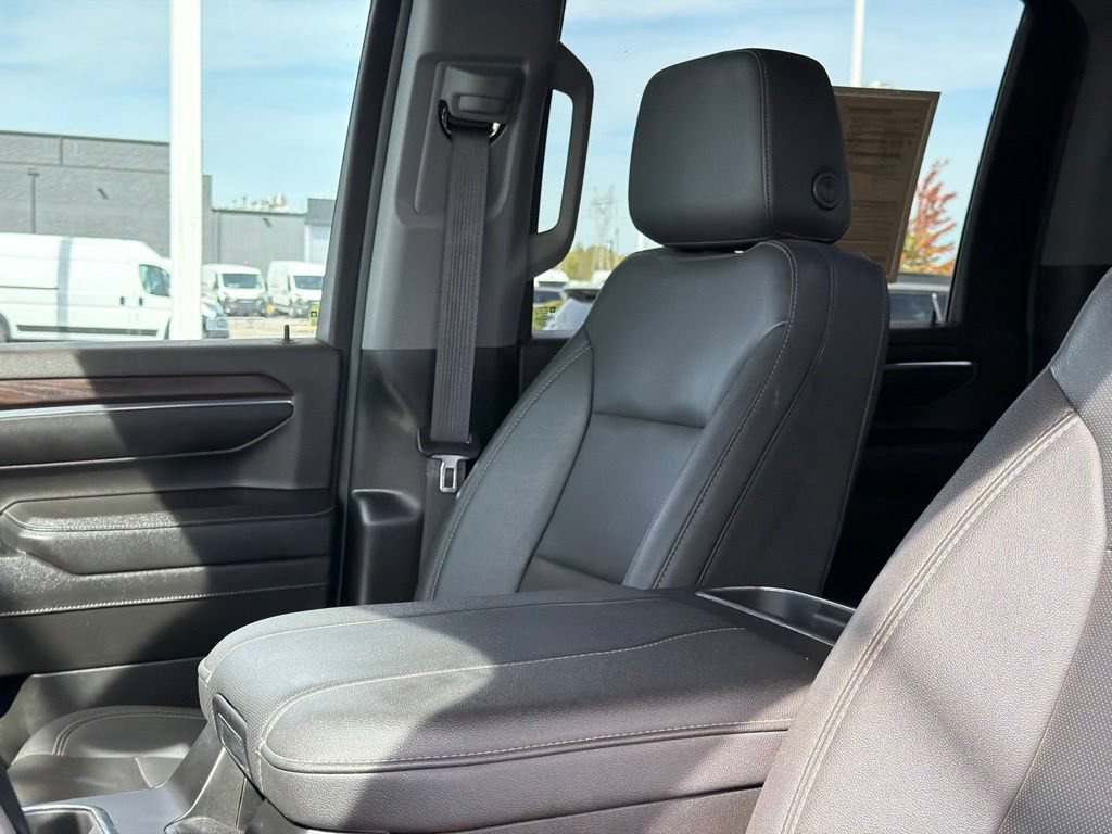 Used 2024 GMC Sierra 2500 SLT w/ SLT Premium Package AWD/4WD image 14