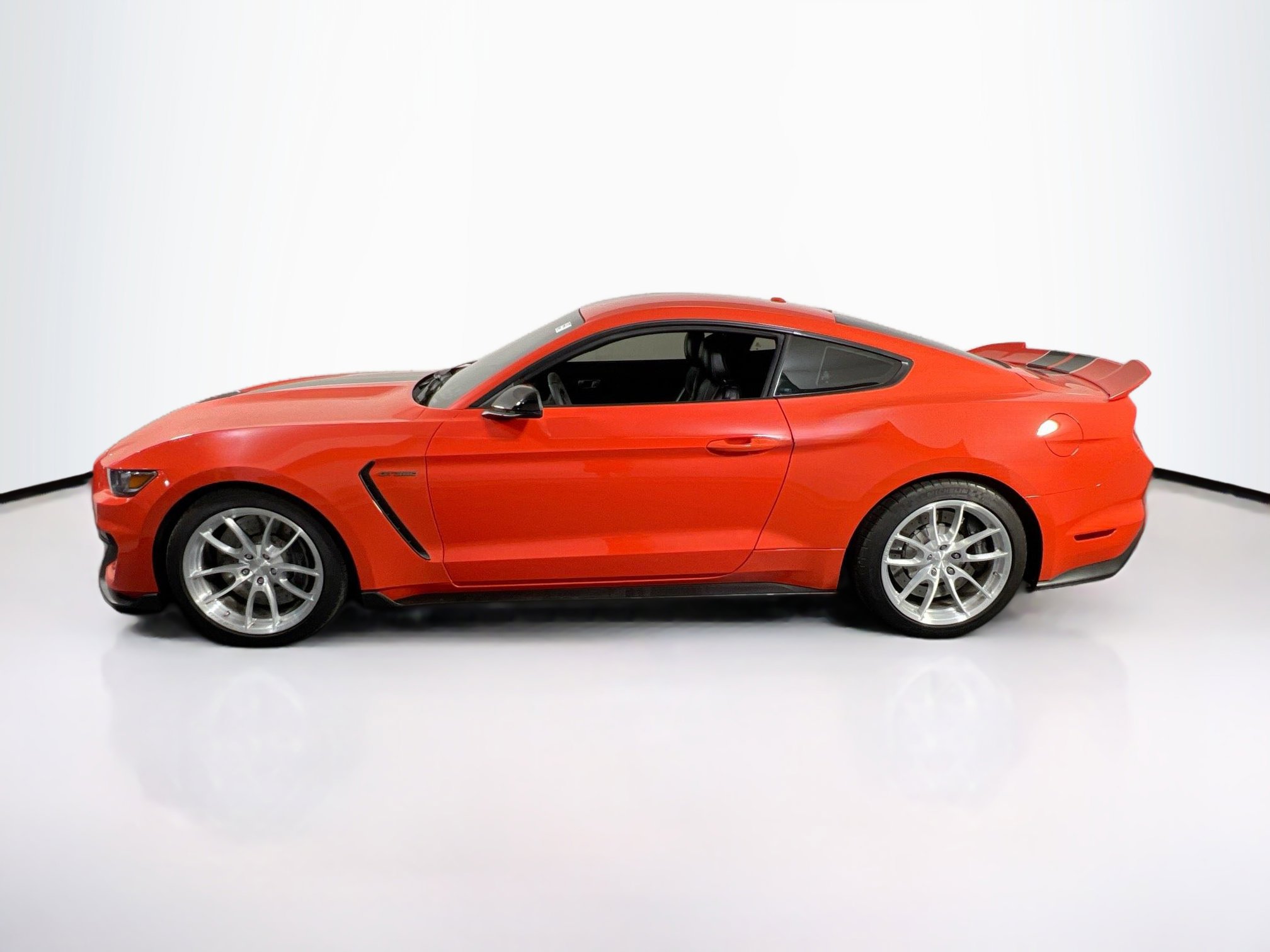 Used 2016 Ford Mustang Shelby GT350 w/ Technology Package image 8