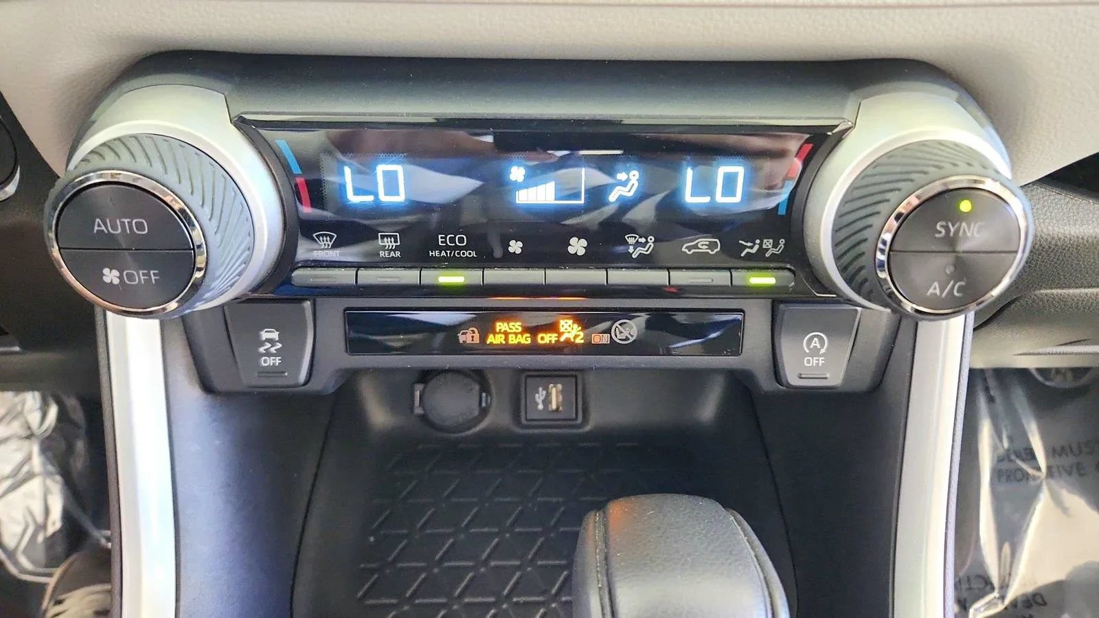 Used 2024 Toyota RAV4 XLE FWD image 21
