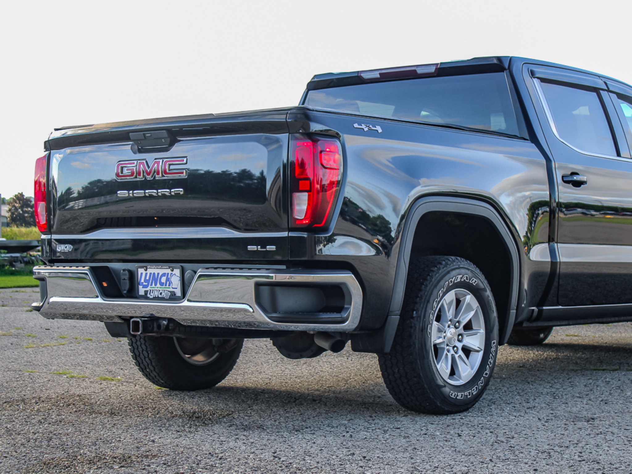 Used 2019 GMC Sierra 1500 SLE w/ SLE Value Package AWD/4WD image 8