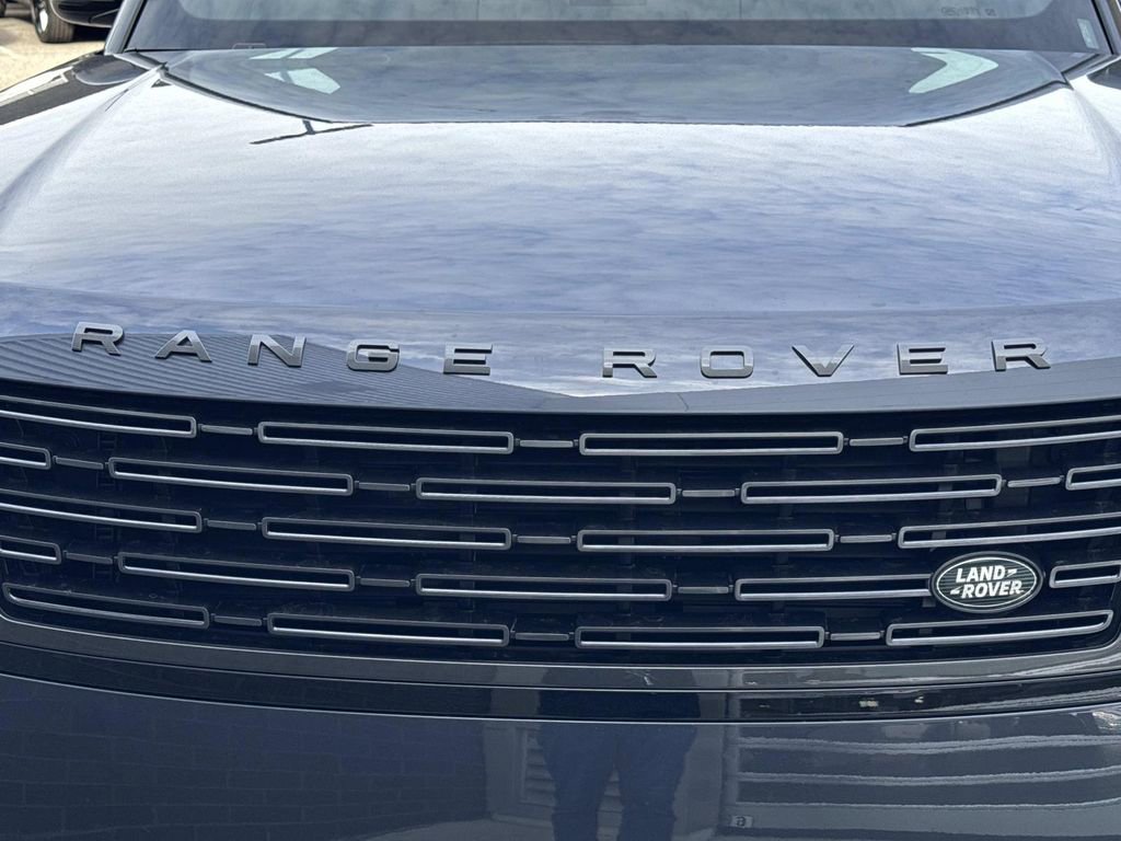 New 2026 Land Rover Range Rover Long Wheelbase SE image 10