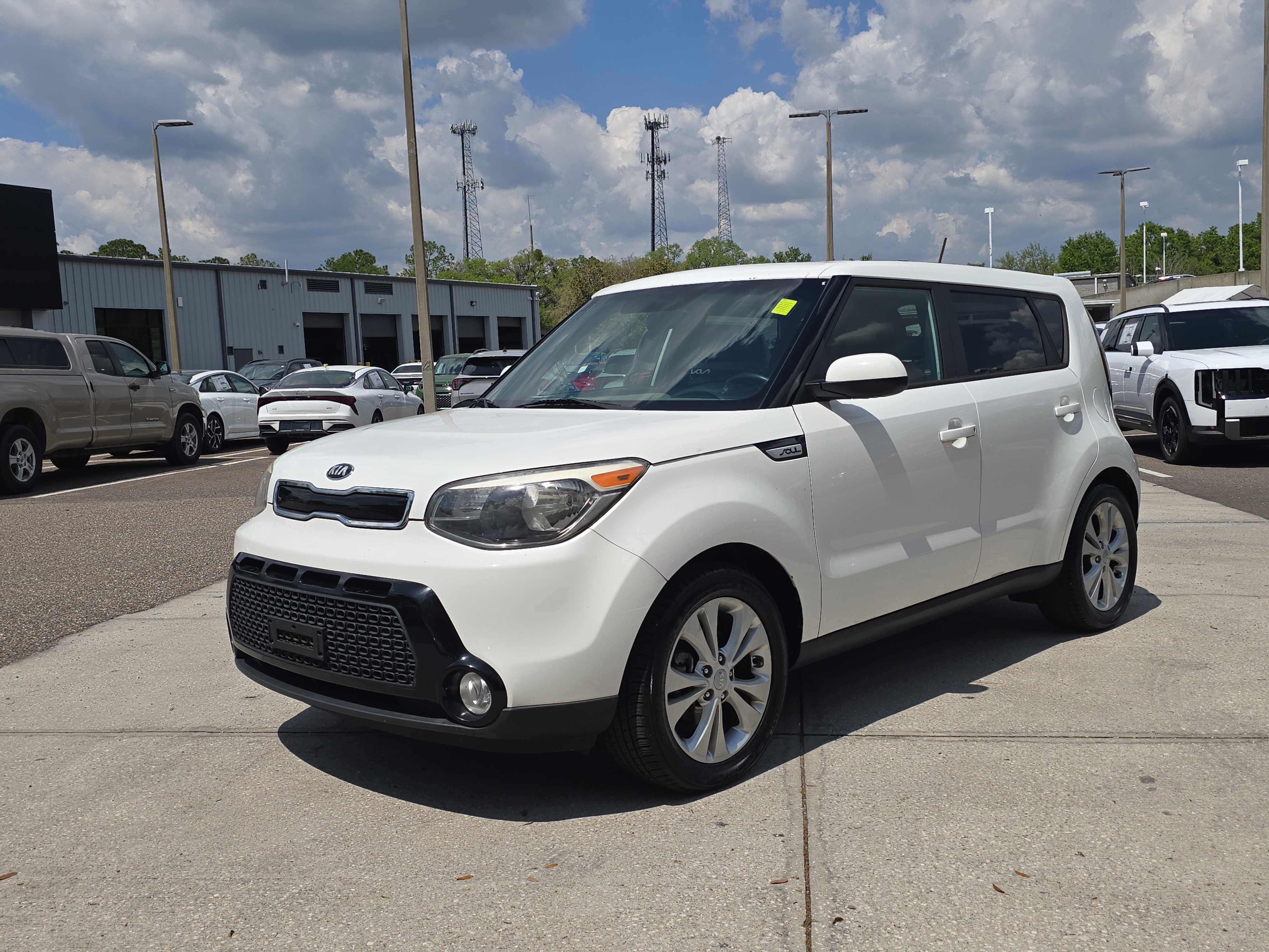 Used 2016 Kia Soul + image 4