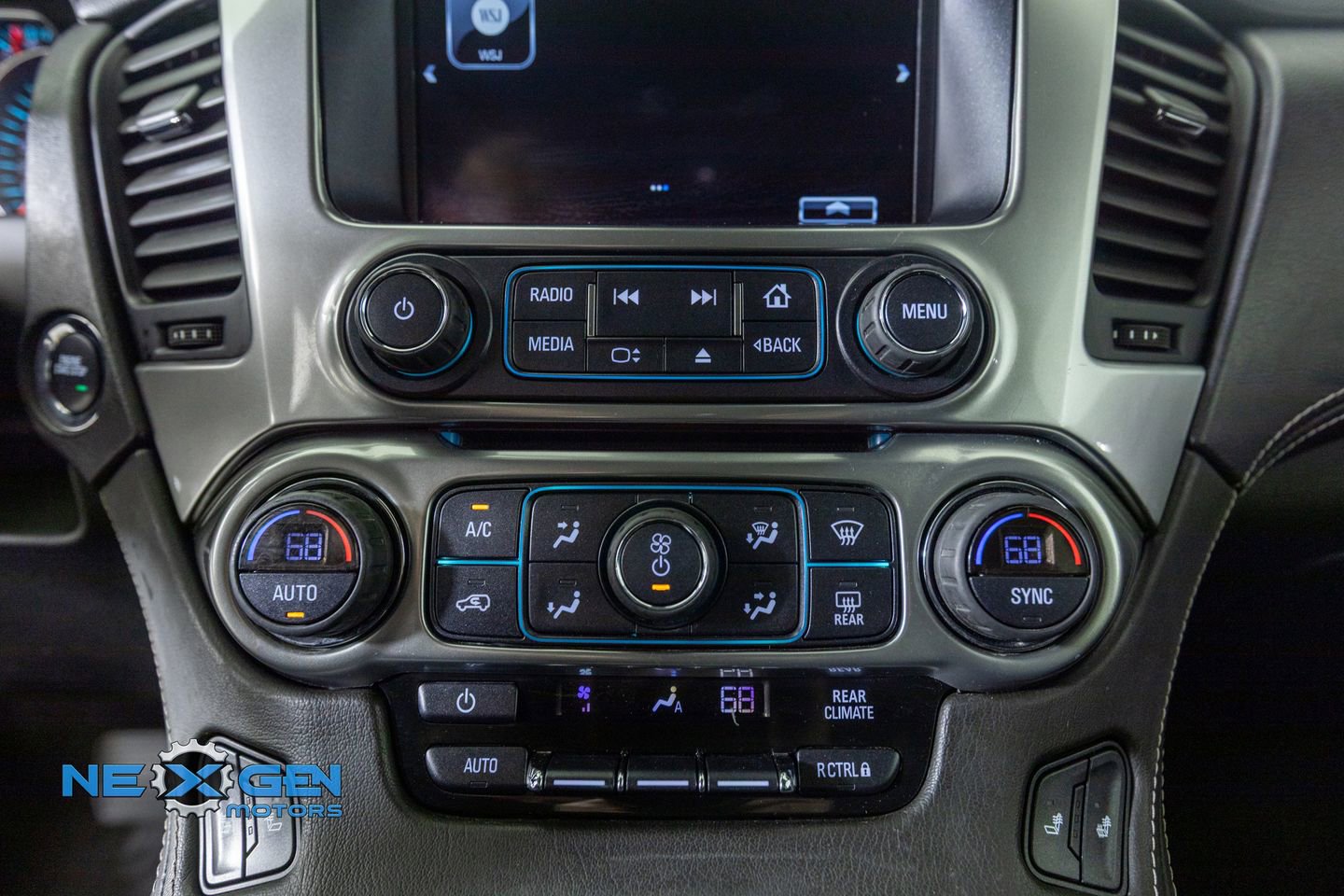 Used 2020 Chevrolet Suburban LT w/ Luxury Package image 22