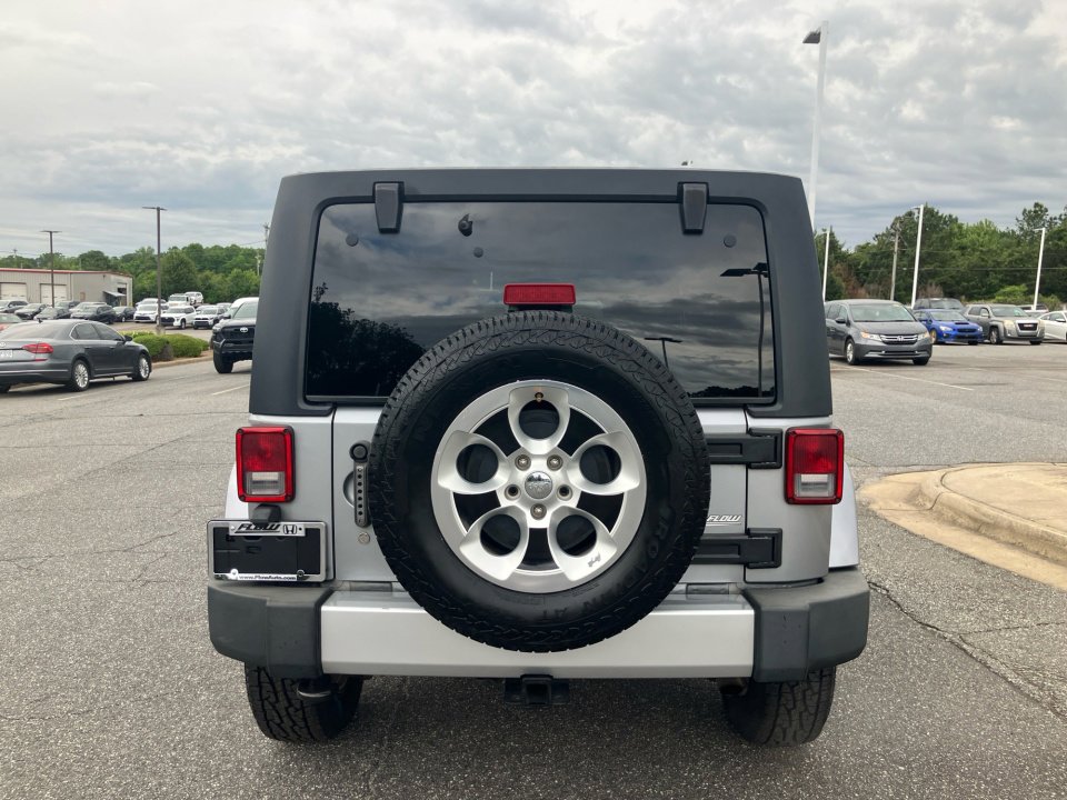 Used 2014 Jeep Wrangler Unlimited Sahara w/ Connectivity Group AWD/4WD image 18