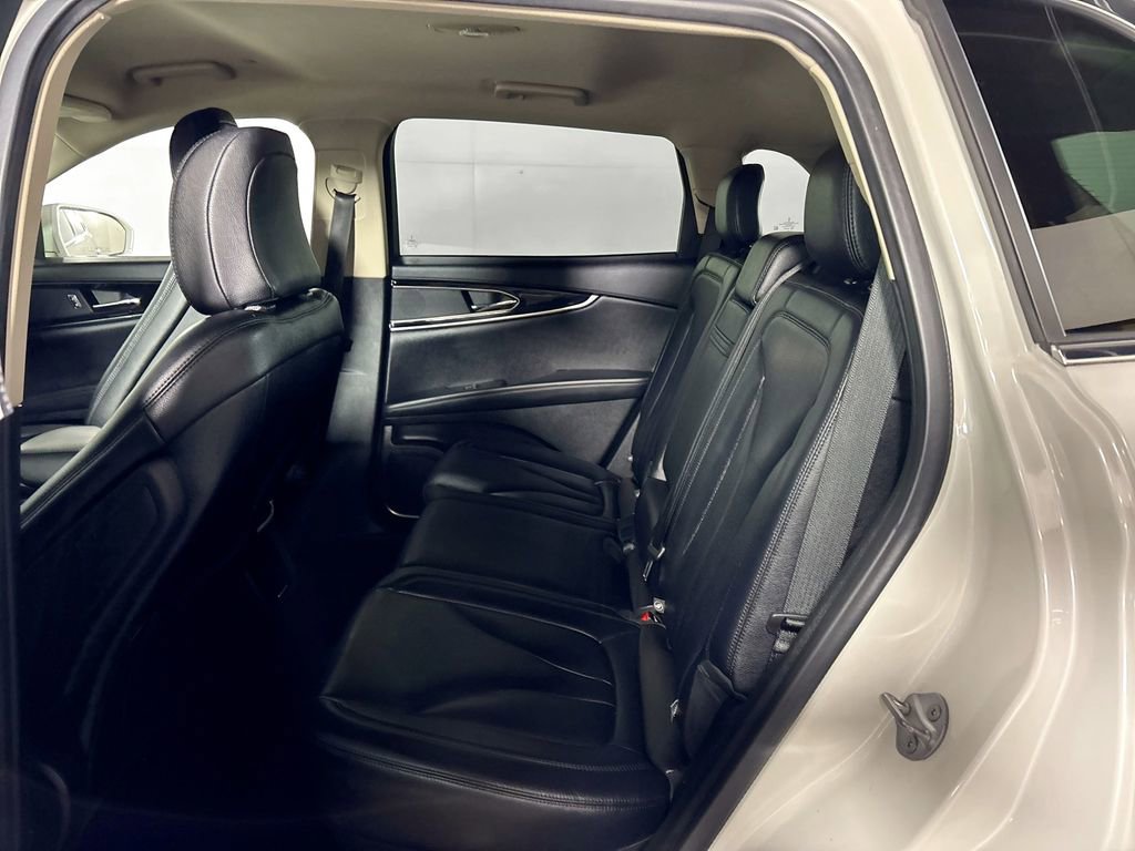 Used 2022 Lincoln Nautilus FWD w/ Premium Package image 20