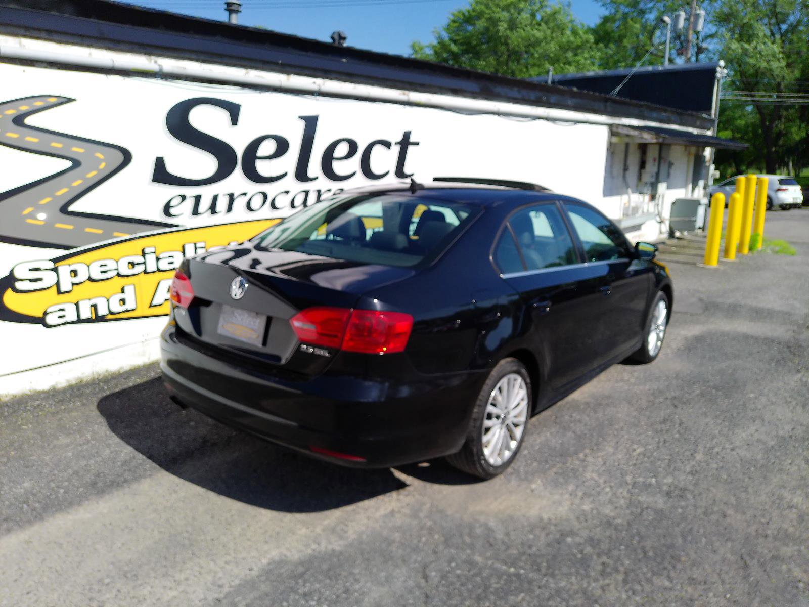 Used 2012 Volkswagen Jetta SEL FWD image 2