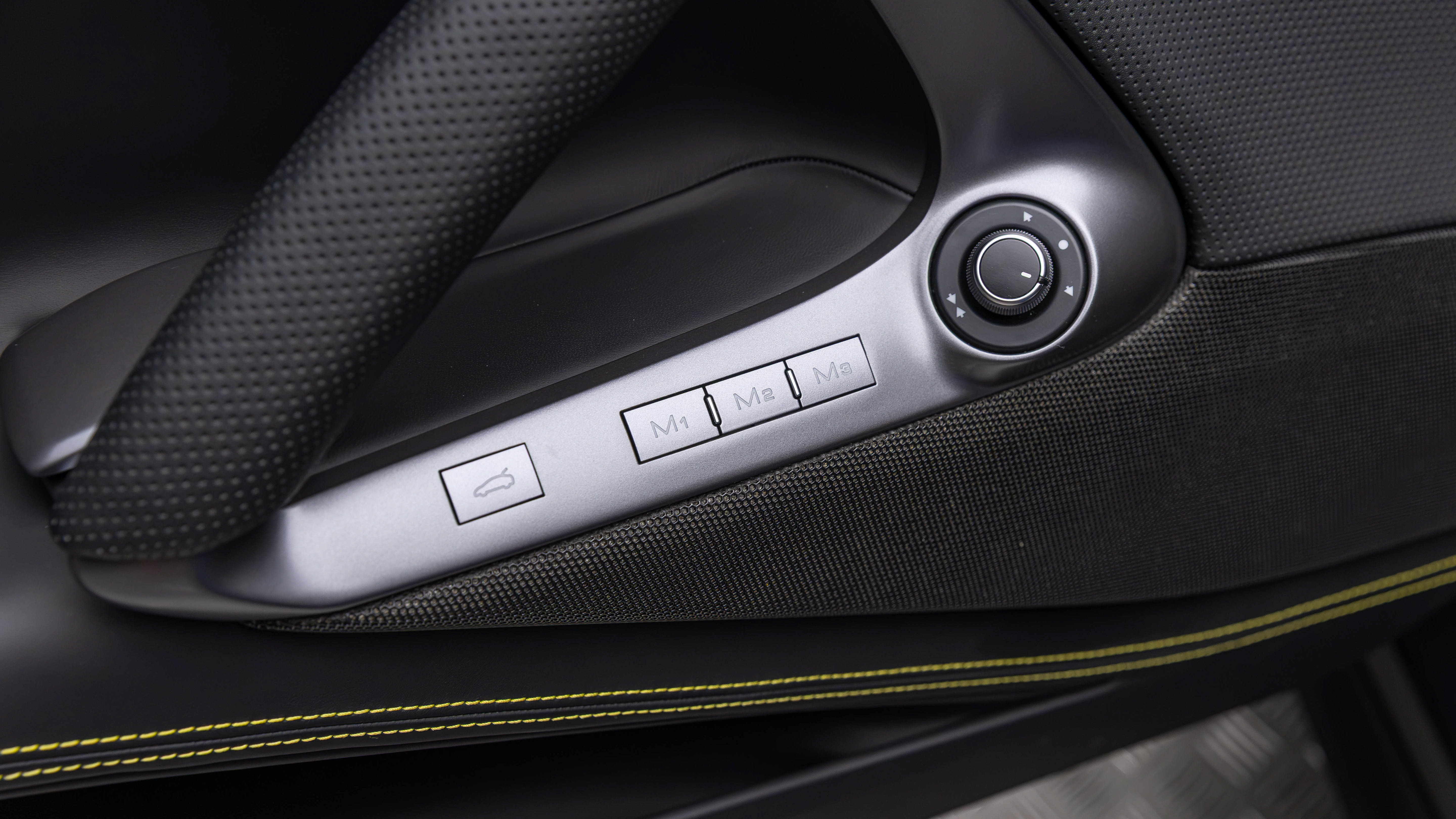 Used 2020 Ferrari 812 Superfast RWD image 13