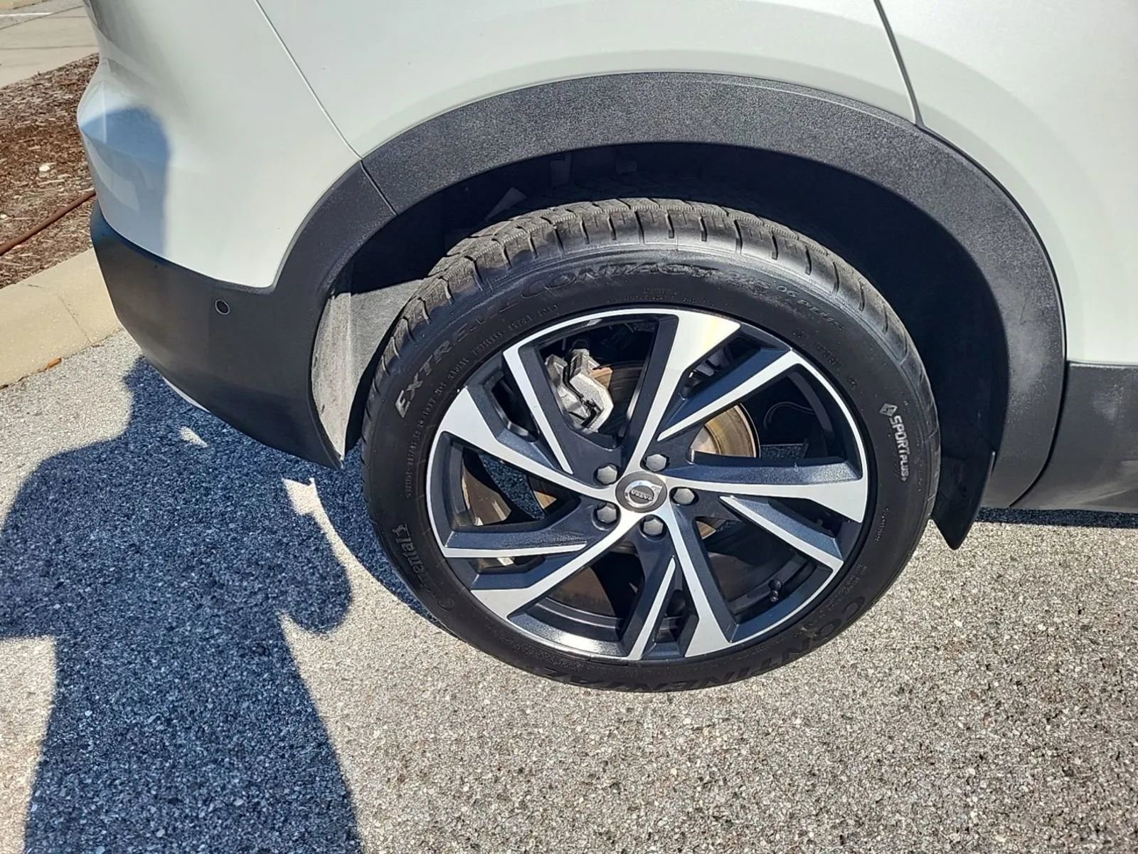 Used 2019 Volvo XC40 T4 R-Design image 8