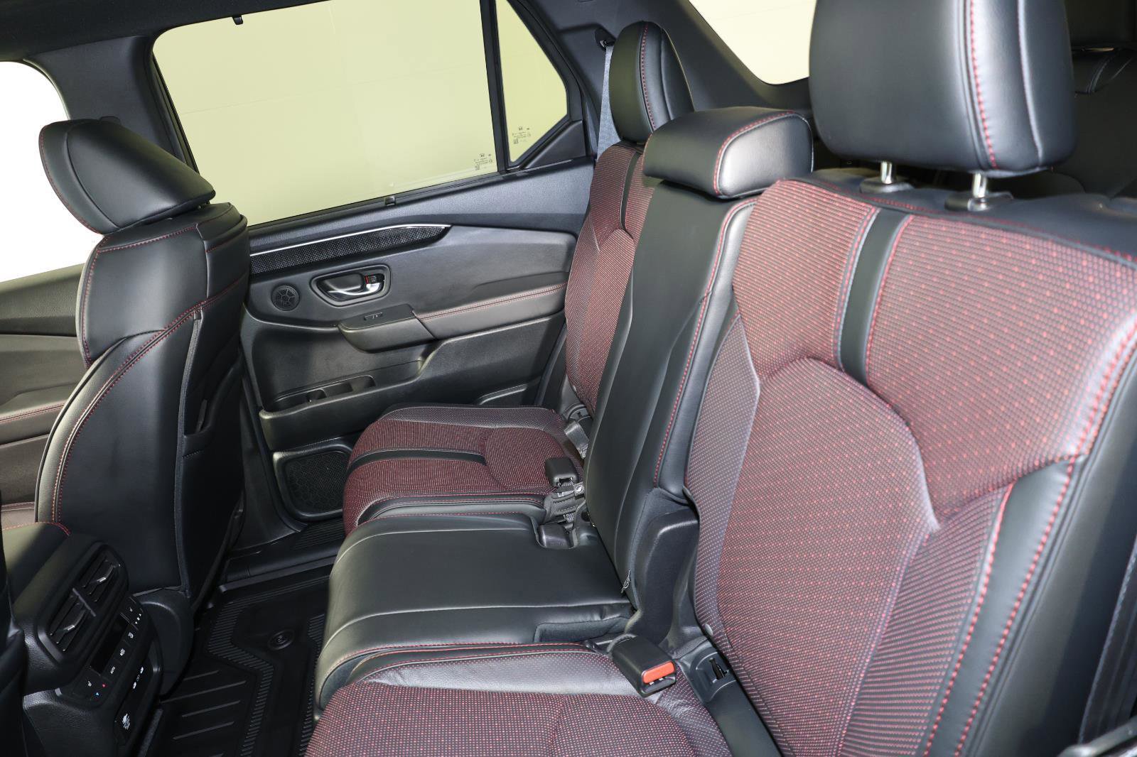 Used 2025 Honda Pilot Black Edition image 26