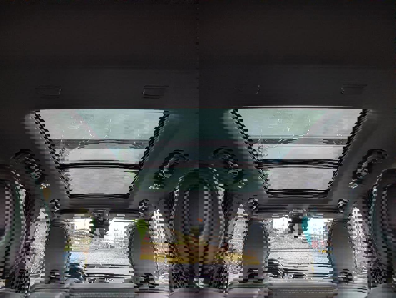 Used 2019 Volvo XC90 T8 R-Design w/ Advanced Package image 18