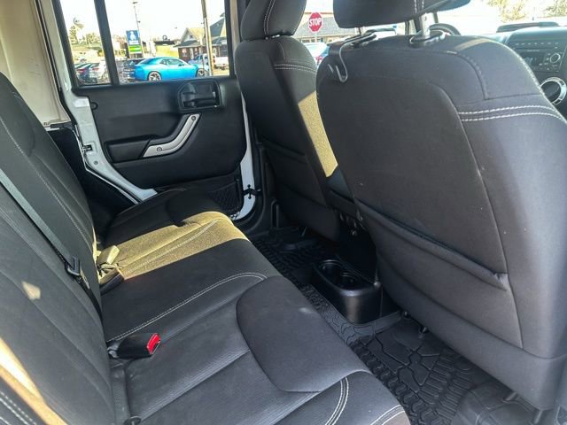 Used 2015 Jeep Wrangler Unlimited Rubicon image 22