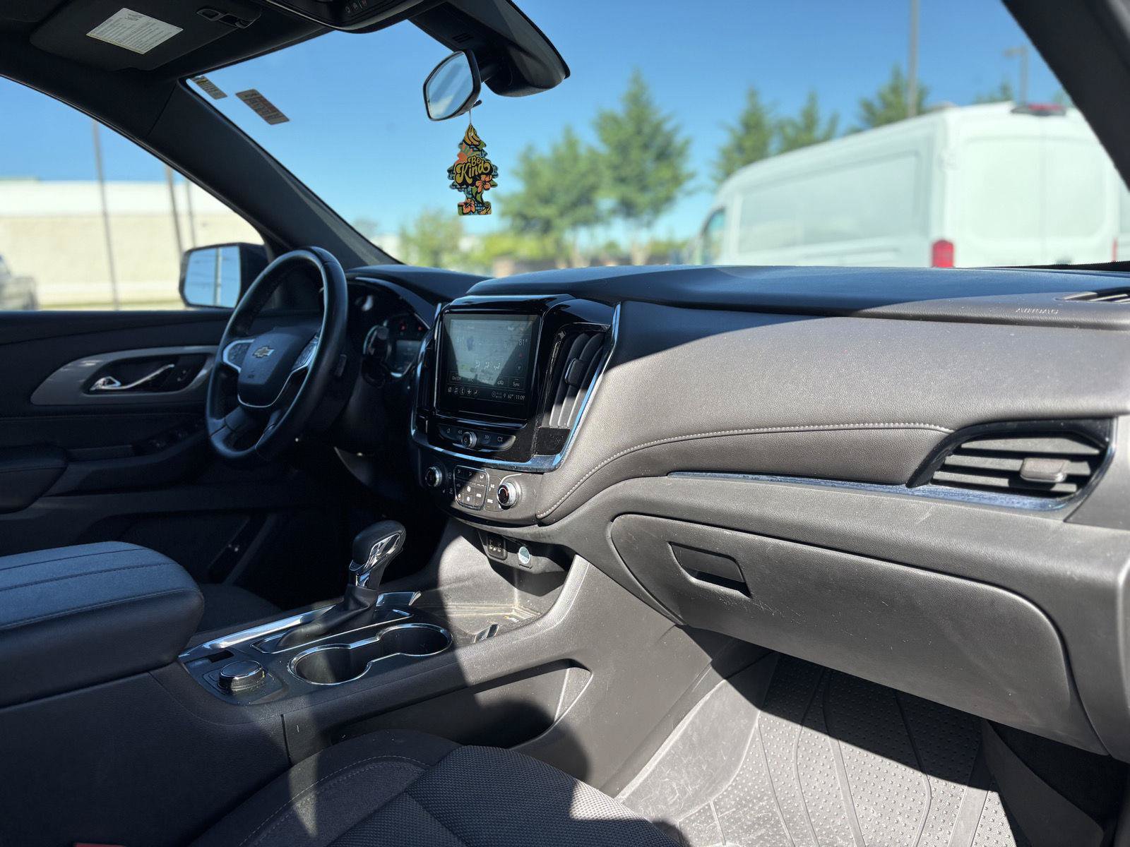 Used 2023 Chevrolet Traverse LT FWD image 19