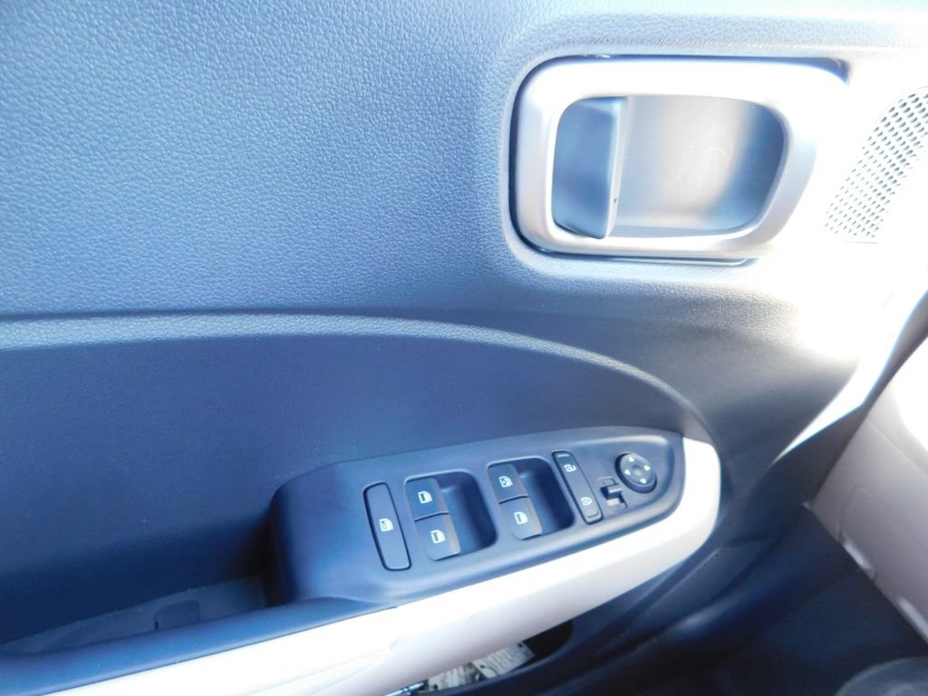 Used 2025 Hyundai Venue Limited FWD image 25