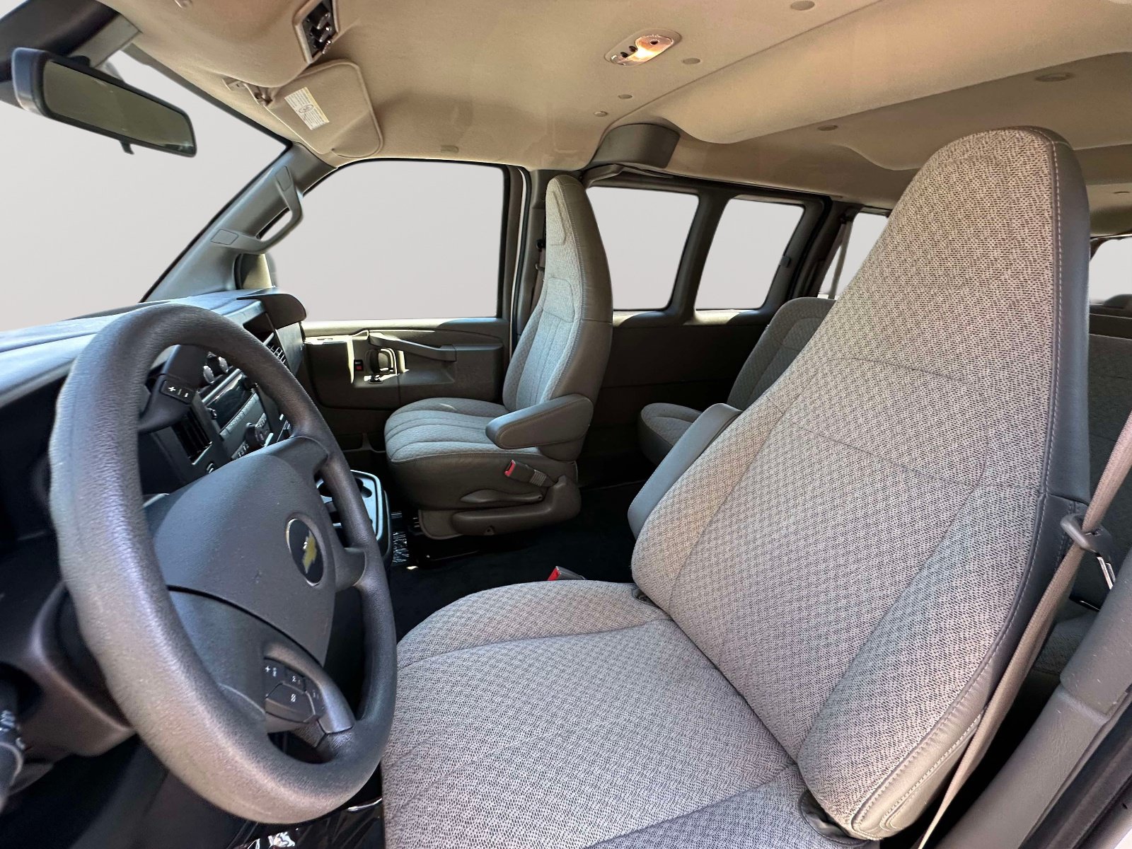 Used 2025 Chevrolet Express 3500 LT w/ LT Preferred Equipment Group RWD image 17