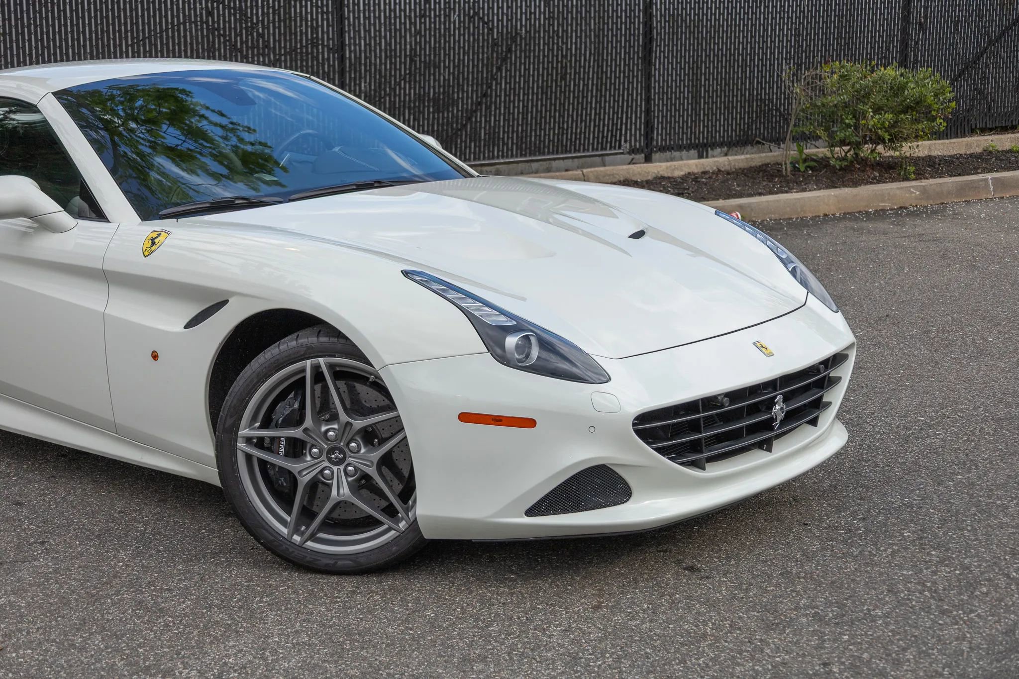 Used 2016 Ferrari California T RWD image 18