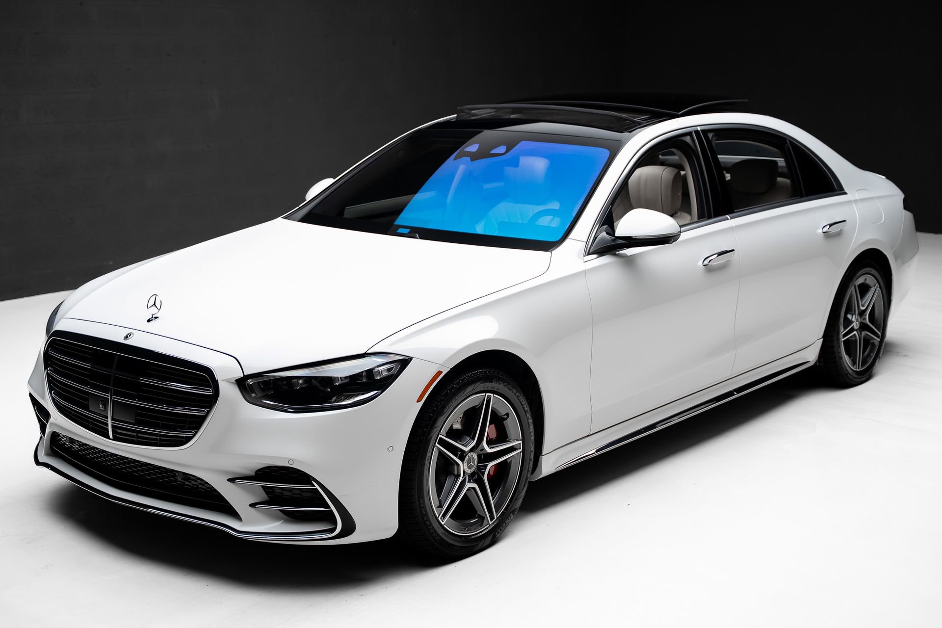 Used 2024 Mercedes-Benz S 580e 4MATIC Sedan w/ AMG Line image 5