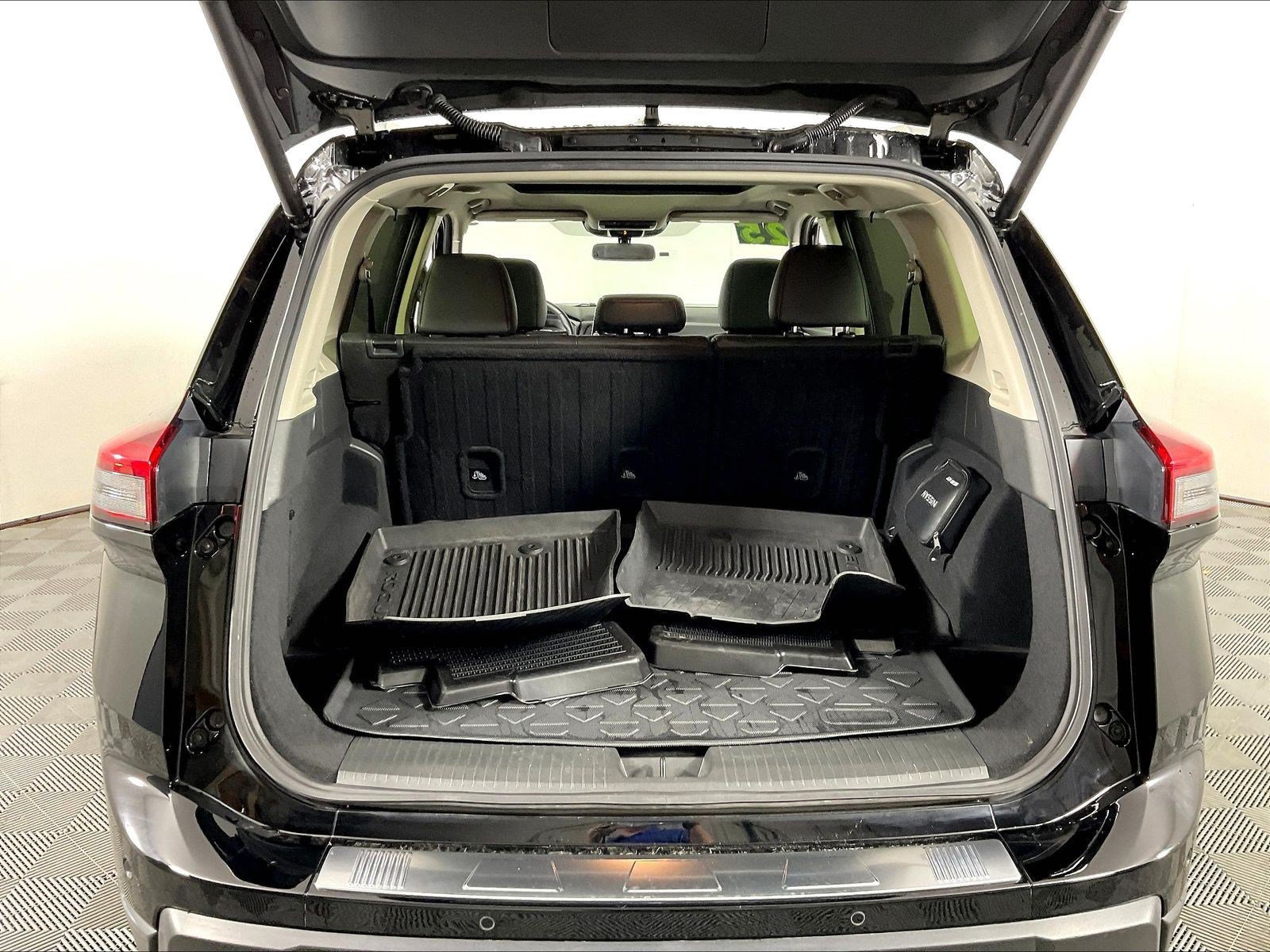 Used 2025 Nissan Rogue SV w/ SV Premium Package FWD image 38