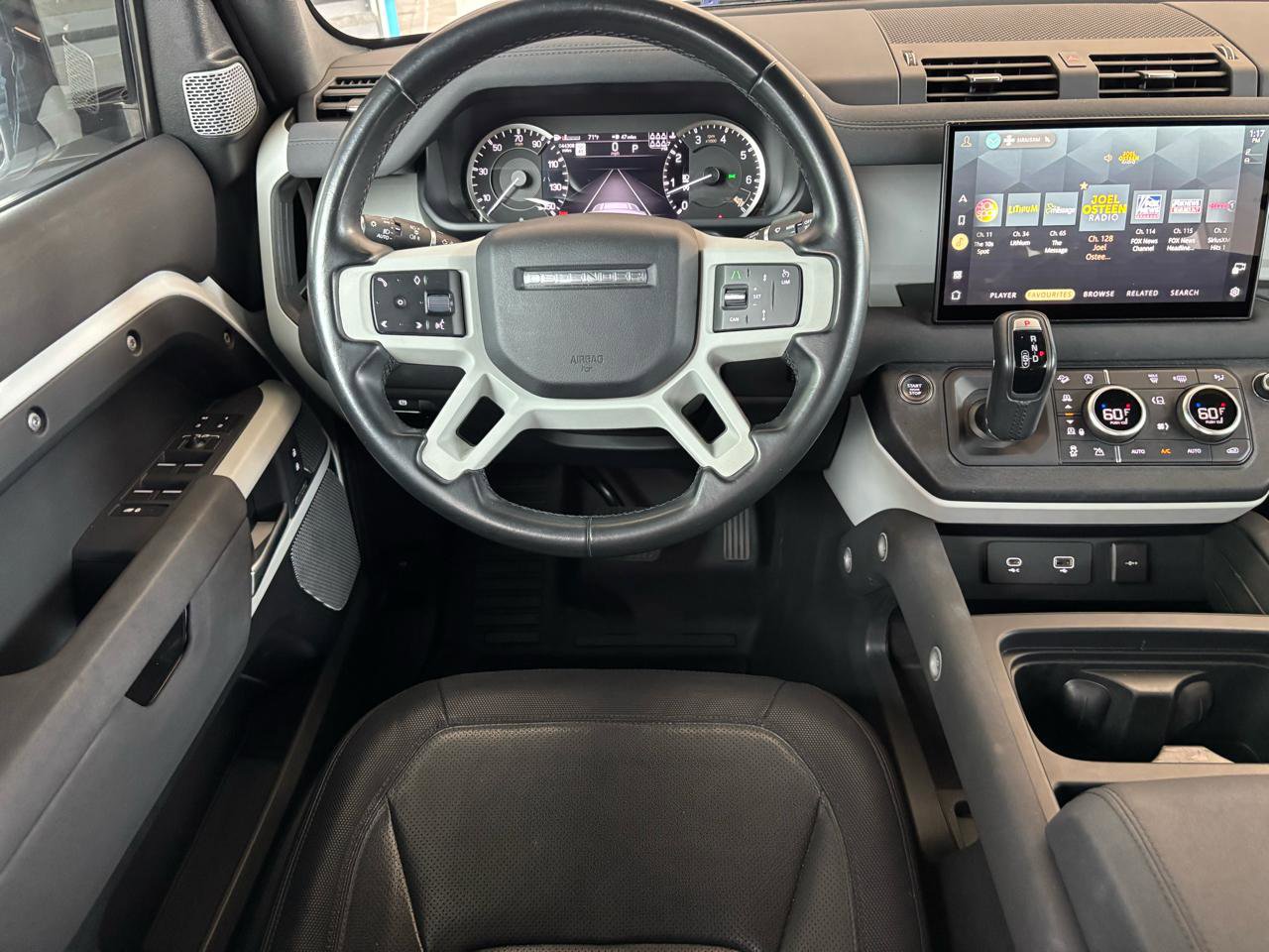 Used 2023 Land Rover Defender 130 X-Dynamic SE AWD/4WD image 11