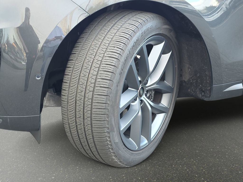 Used 2024 Land Rover Range Rover Sport SE image 37