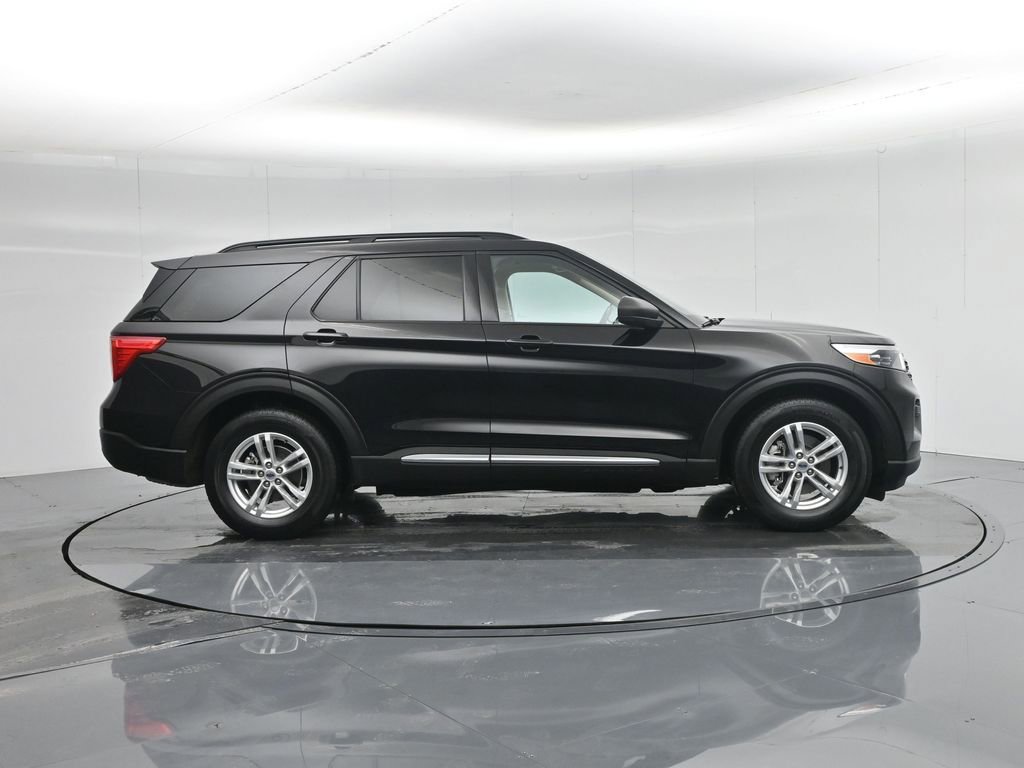 Used 2022 Ford Explorer XLT image 28